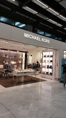 score gave fysisk Michael Kors at Paris Orly Airport